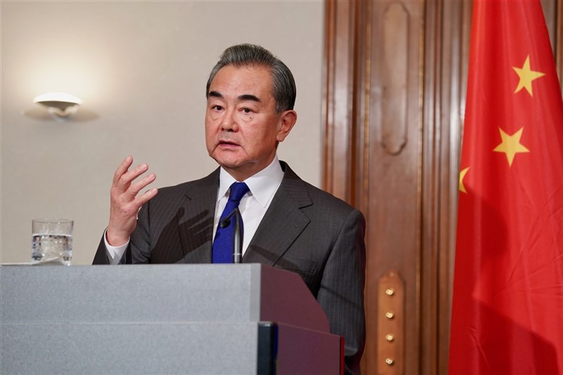 中國外交部宣布,中國國務委員兼外長王毅將於29日以視訊方式出席G20外長會議。(中新社)