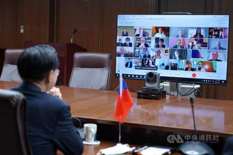 歐洲地區「福爾摩沙俱樂部」17日舉行線上會議,外交部長吳釗燮與歐洲24國、共30名俱樂部共同主席及核心國會議員互動熱烈,長達一小時。(外交部提供)中央社記者游凱翔傳真 110年5月17日