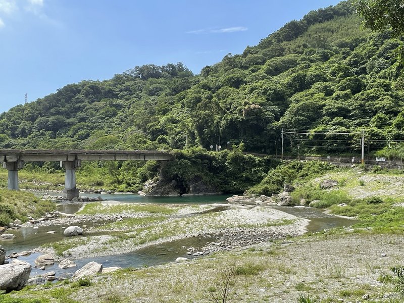 花蓮秀林鄉公所為防堵武漢肺炎(2019冠狀病毒疾病,COVID-19)疫情進入原鄉,即日起封閉翡翠谷、砂婆礑溪、三棧溪及崇德板下漁場等4處戲水處,禁止遊客進入戲水。圖為三棧溪。中央社記者張祈攝 110年5月18日