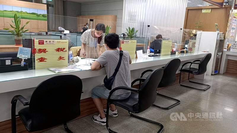國內武漢肺炎疫情升溫,為防範疫情擴散,台中市23大場所及夾娃娃機店都暫停營業,台中市政府稅務局18日宣布將停徵娛樂稅,協助業者度過疫情難關。(台中市政府提供)中央社記者郝雪卿傳真 110年5月18日