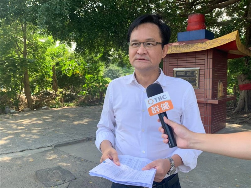 民進黨籍台中市議員張耀中(圖)兒子張瀚之18日上午被人發現墜落在自家大樓的露台上,明顯死亡。(圖取自facebook.com/TaichungBetter)