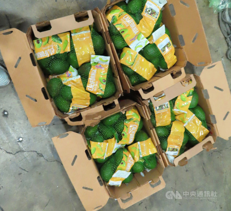 衛生福利部食品藥物管理署18日公布邊境查驗不合格名單,美式賣場好市多自美國進口酪梨再度檢出重金屬鎘超標,全數退運或銷毀,由於半年內已有5批不合格,已要求好市多在30天內提出預防改善計畫報告,但若提出報告後仍發現不合格紀錄,不排除暫停進口。(衛福部食藥署提供)中央社記者江慧珺傳真 110年5月18日