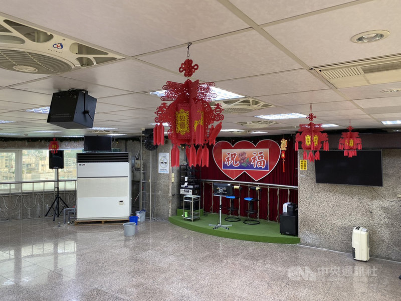 基隆市政府19日公布3例確診個案公共場所活動史,其中案2305為50多歲女性,她10日晚間曾在「德義里民活動中心」(圖)唱歌,市府已匡列15名民眾居家隔離。中央社記者王朝鈺攝 110年5月19日