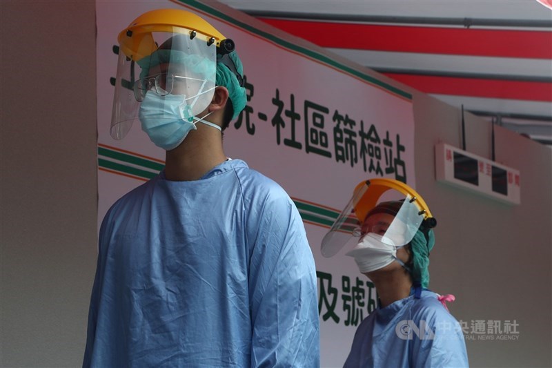 中央流行疫情指揮中心分析全台武漢肺炎熱區,副指揮官陳宗彥表示,高風險區會設置採檢站。(中央社檔案照片)