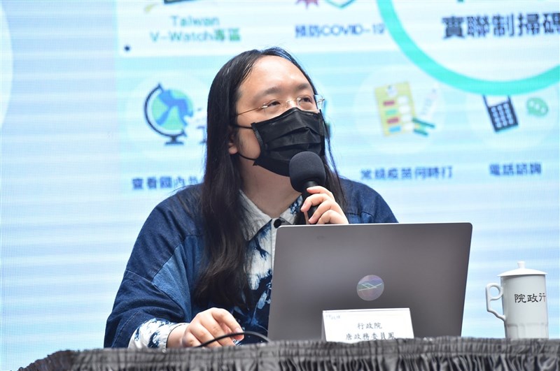 行政院政務委員唐鳳開發簡訊實聯制,3天建置完成推出,科技防疫一舉紅到日本。(圖取自行政院網頁ey.gov.tw/)