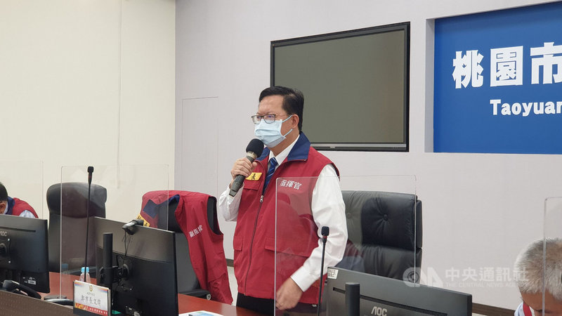 桃園市長鄭文燦22日主持防疫會議時表示,將協調市區防疫旅館作為集中檢疫所,向中央爭取增設。(桃園市政府提供)中央社記者葉臻傳真 110年5月22日