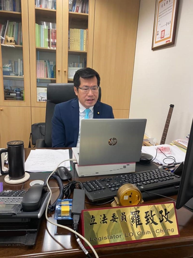 民進黨立委羅致政(圖)國會辦公室已有2助理確診,另有2人居家隔離待採檢。(圖取自facebook.com/voteforlo)
