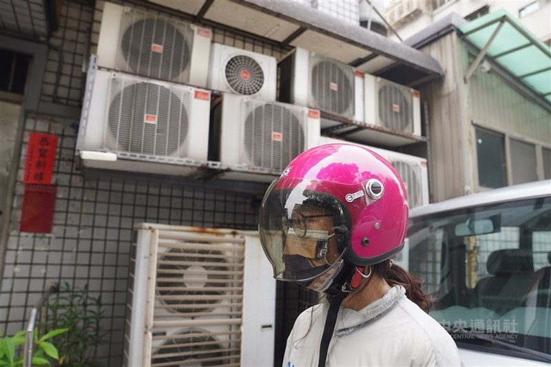 近期供電燈號頻亮黃燈,外界擔心供電吃緊恐成常態。台電表示,23日晚間大林1號機已修復完畢並加入併聯;中火9號機因鍋爐破管,於24日凌晨3時54分解聯,預計將在27日修復完畢、重新上線。(中央社檔案照片)