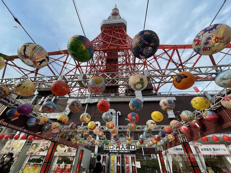 為了避免武漢肺炎疫情擴大，東京等地適用緊急事態宣言，東京鐵塔台灣祭一度暫停，5月22日低調重啟，為了避免人潮密集，未大力宣傳。中央社記者楊明珠東京攝  110年5月26日