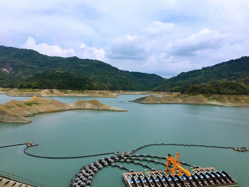 氣象局26日表示,台南、高雄等9縣市中午前後防36度以上高溫。圖為南化水庫。(台灣自來水公司第六區管理處提供)