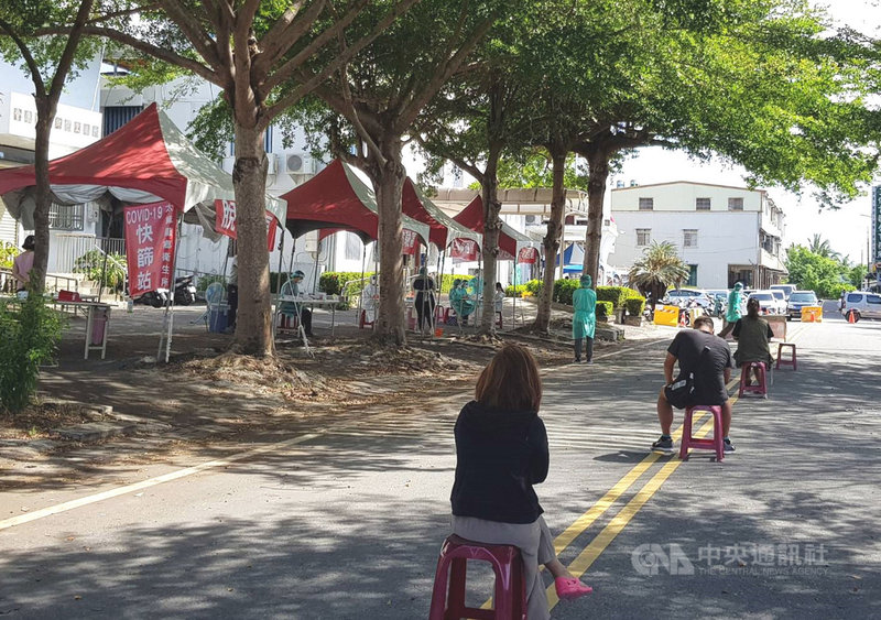 台東武漢肺炎疫情升溫,台東縣政府27日宣布,28日起台東縣總計13個衛生所全面設置快篩站,採電話預約,每日限15名額。27日太麻里和金峰鄉衛生所先行上線。(台東縣政府提供)中央社記者盧太城台東傳真 110年5月27日