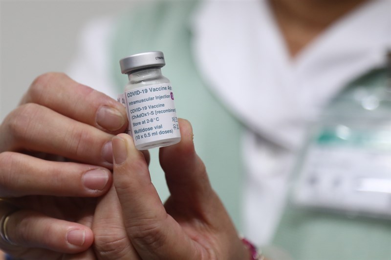日本政府考慮供應AZ疫苗給台灣，做為緊急措施，最快6月可以提供。（中央社檔案照片）