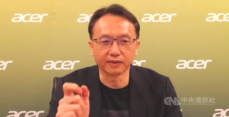 電腦品牌廠宏碁28日舉辦全球發表會線上聯訪,董事長暨執行長陳俊聖表示,宏碁收到的訂單仍然比出貨多,難以估算缺口,缺貨的零組件以面板驅動IC等輔助晶片最缺。中央社記者吳家豪攝 110年5月28日