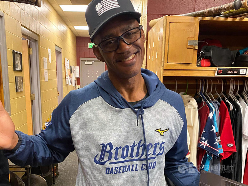 陳聖平小聯盟教練穿黃金聖衣待過中信兄弟 運動 中央社cna