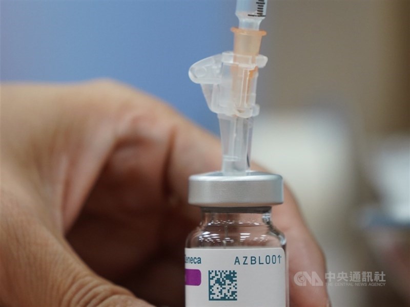 許多國家遇到民眾對接種疫苗卻步的難題,各方想盡辦法,吸引躊躇不前的民眾。(中央社檔案照片)