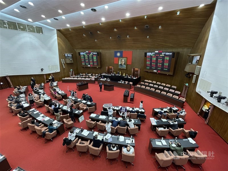 立法院會31日修正通過紓困條例部分條文,民進黨立法院黨團幹事長劉世芳今天表示,最快4日即可召開朝野協商及談話會,準備召開臨時會。(中央社檔案照片)