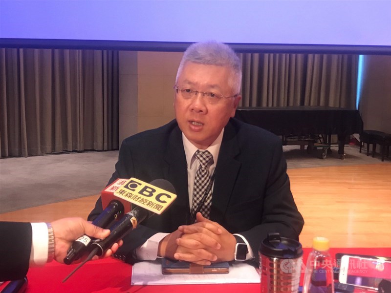 金管會有條件核准台新金取得保德信100%股份,台新金1日表示,為更長遠布局,將於6年內處分彰銀22.55%持股,開始處分後便不再提名、推薦彰銀董事人選。圖為台新金總經理林維俊。(中央社檔案照片)