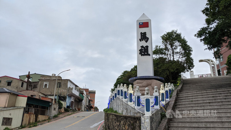 馬祖醫療資源有限,地區缺乏防疫旅宿,連江縣政府希望更多業者加入防疫行列,提供地區隔離與居家管理需求,為島嶼防疫共同努力,並希望地方居民正向支持。圖為代表馬祖的地標劍碑。(馬祖居民提供)中央社記者邱筠馬祖傳真 110年6月1日