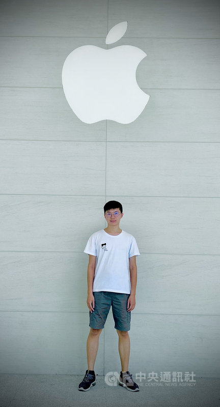 蘋果全球開發者大會WWDC21舉辦的程式語言競賽「Swift學生挑戰賽」得獎名單出爐,台灣僅2人,其中逢甲大學資訊工程學系三年級學生薛竣祐(圖)連續2年獲獎。(蘋果提供)中央社記者吳家豪傳真 110年6月1日