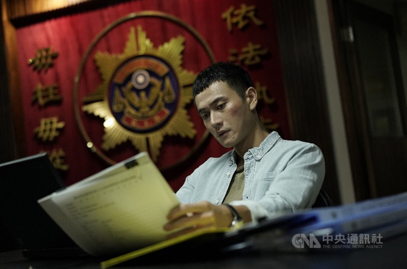金馬獎、金鐘獎男配角得主劉冠廷(圖)近期搶當螢幕霸頻王,在消防職人劇「火神的眼淚」結束後,下一檔新戲「第三佈局 塵沙惑」即將上檔。(CATCHPLAY提供)中央社記者葉冠吟傳真 110年6月2日