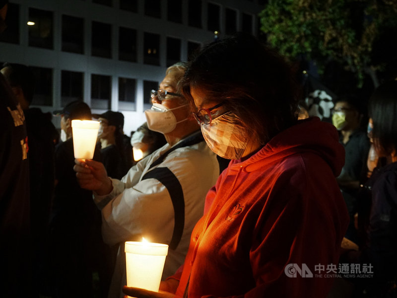 美國民權組織「洛杉磯香港論壇」4日舉行六四紀念活動,洛杉磯地區的香港人、台灣人和中國移民參與。中央社記者林宏翰洛杉磯攝  110年6月5日