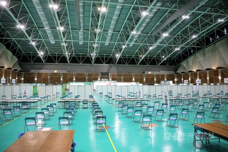 新北市政府工務局5日表示,位於五股工商展覽中心的大型室內接種站將配置完成,佔地4000坪,可有8組醫護人員進駐。(新北市政府提供)中央社記者黃旭昇新北傳真 110年6月5日