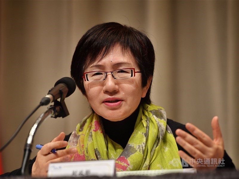 財政部1名委外人員經檢測後5日確診,已居家隔離中。財政部指出,政務次長莊翠雲(圖)曾跟該人員接觸,經過PCR檢測呈現陰性反應。(中央社檔案照片)