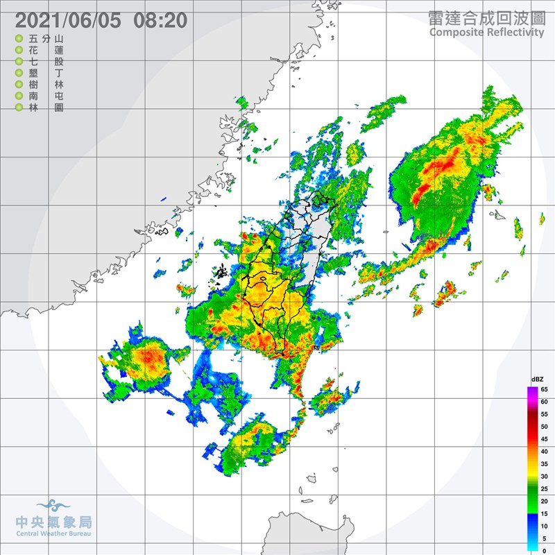 中央氣象局指出,西半部及東北部5日容易出現短時強降雨並有普遍性的大雨或豪雨,尤其南部山區有局部大豪雨發生機率。(圖取自中央氣象局網頁cwb.gov.tw)