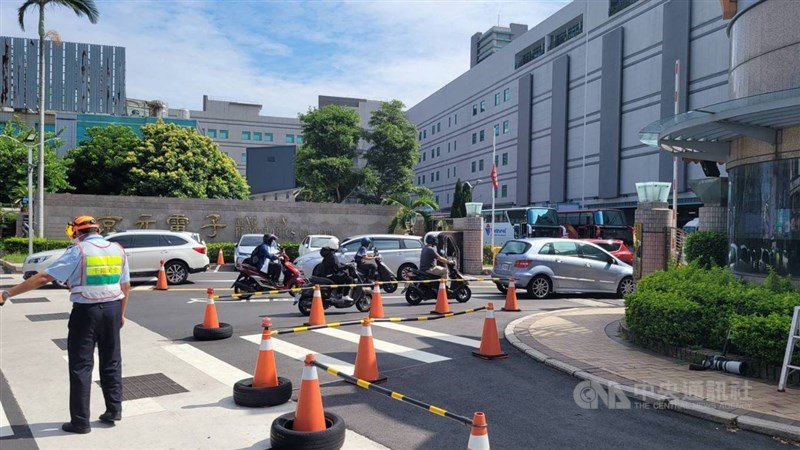 苗栗縣政府6日公布新增本土確診病例75人,其中與京元電子案相關有65例、智邦科技竹南廠案有關有10人。(中央社檔案照片)