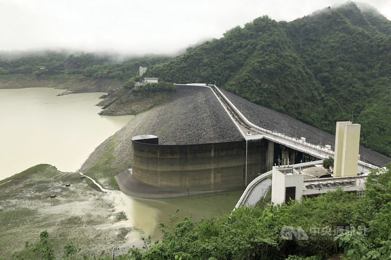 曾文水庫因5日起至今的降雨獲得挹注,蓄水量上升,但今年嘉南區第2期稻作是否能順利供灌,還要視後續降雨及蓄水狀況而定。(南區水資源局提供)中央社記者楊思瑞台南傳真 110年6月7日