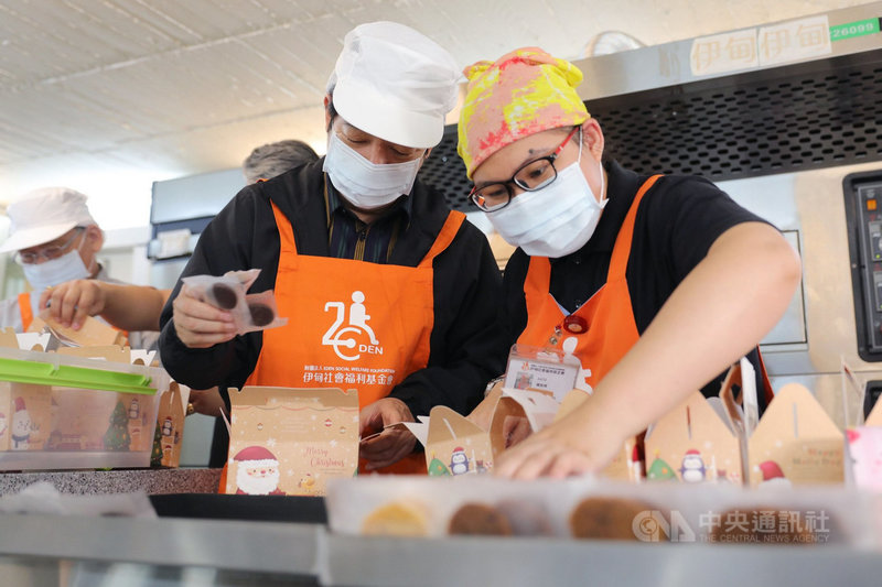 台東縣轄內共4家庇護工場人員因疫情生計受影響,中央推出紓困方案最高補助新台幣24萬元,縣府呼籲大家線上訂購手作食品,幫助庇護工場度過疫情難關。(台東嗎哪食堂庇護工場提供)中央社記者李先鳳傳真 110年6月7日