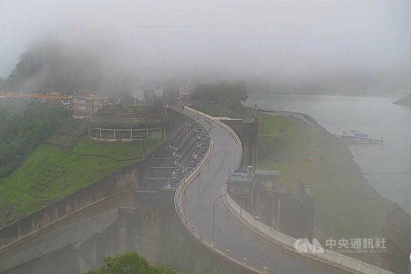 根據7日晚間7時統計,石門水庫所在石門站,近6小時累積降雨為158毫米,是氣象局全台雨量站第1名。(桃園市政府提供)中央社記者吳睿騏桃園傳真 110年6月7日