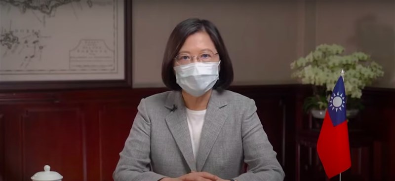 總統蔡英文7日表示,「留在原地,不要移動」是她今年端午節,對國人最重要的請託。(圖取自總統府Youtube頻道網頁youtube.com)