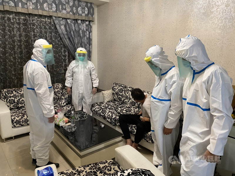 桃園市中壢區24歲居家檢疫者莊季燁失聯,桃園中壢警分局表示,7日已向警政署通報失聯協尋,並成立專案小組連夜尋找,終於在8日晚間7時許於中壢尋獲,將通報裁罰,莊男也被強制安置到檢疫處所。(警方提供)中央社記者葉臻傳真 110年6月8日