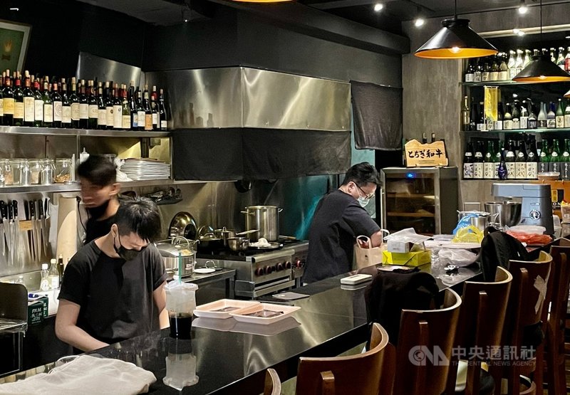 新加坡防疫升級,禁止餐廳內用,一家餐廳業者表示,有了去年類封城的經驗,這次能更快速因應。攝於5月26日。中央社記者侯姿瑩新加坡攝 110年6月8日