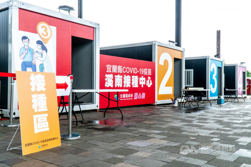宜蘭縣8日沒有新增武漢肺炎確診個案,縣府表示,隨著國際援助及政府採購的疫苗即將到位,已指示相關單位在溪北的「宜蘭運動公園體育館」和溪南「羅東文化工場」設置疫苗接種中心,預計11日前完成,同時招募並結合醫院及基層診所醫護人力,以提升疫苗接種率。(宜蘭縣政府提供)中央社記者王朝鈺傳真 110年6月8日