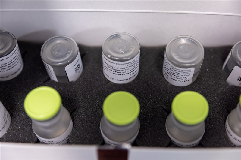 美國生技公司Novavax研發的蛋白質次單位疫苗近日引起討論,專家何美鄉8日列舉此疫苗報告中4項內容,說此疫苗正參與英國混打疫苗研究,是國際間都拭目以待的疫苗。(圖取自twitter.com/Novavax)