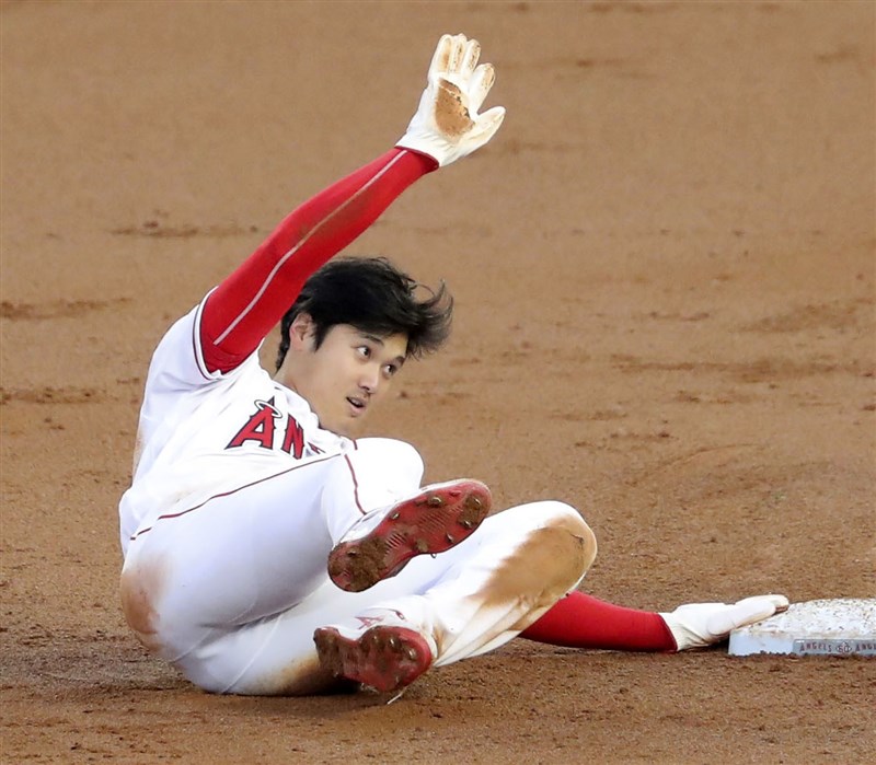 MLB洛杉磯天使7日在主場迎戰堪薩斯皇家,根據天使「二刀流」大谷翔平賽後數據,他生涯兩度單季締造60次三振並有9次盜壘,寫下現代棒球新猷。(共同社)