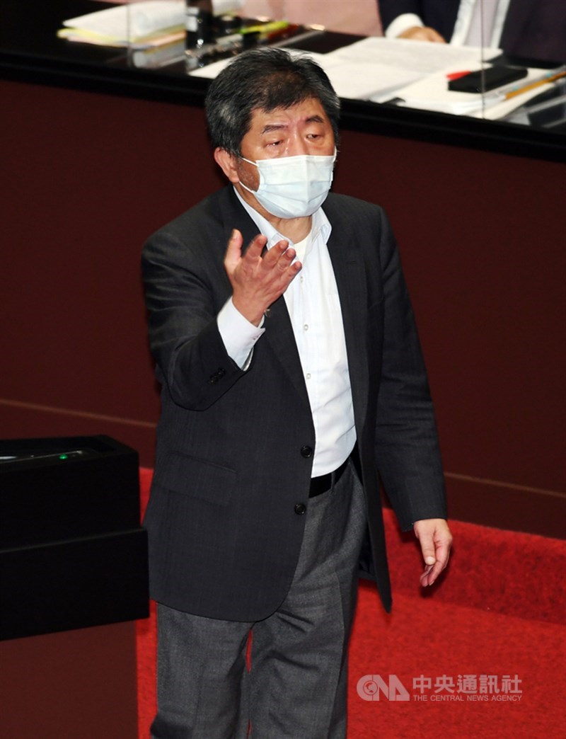 衛福部長陳時中8日說,每次公布疫苗採購相關進程都會受到打壓,所以政府在努力的時候不敢對外說。中央社記者施宗暉攝 110年6月8日