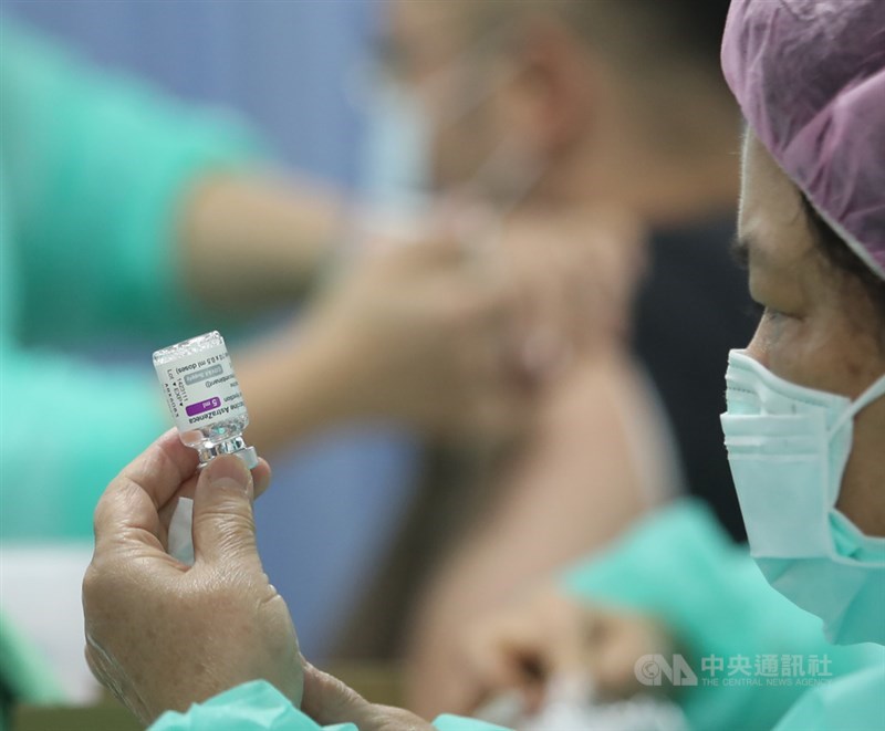 行政院長蘇貞昌8日表示,預計到8月底會有約1000萬劑疫苗到位,政府已做好大量施打疫苗的規畫及準備。(中央社檔案照片)