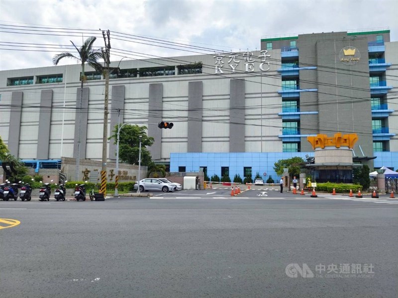 苗栗縣9日新增12例確診個案,包括京元電子相關10人、超豐電子及智邦科技各1人,染疫者仍以外籍移工占多數。 (中央社檔案照片)