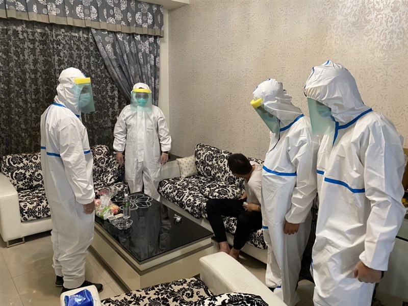 桃園市中壢區24歲居家檢疫者莊季燁失聯,桃園中壢警分局表示,7日已向警政署通報失聯協尋,並成立專案小組連夜尋找,終於在8日晚間7時許於中壢尋獲,將通報裁罰,莊男也被強制安置到檢疫處所。(警方提供)中央社記者葉臻傳真 110年6月8日