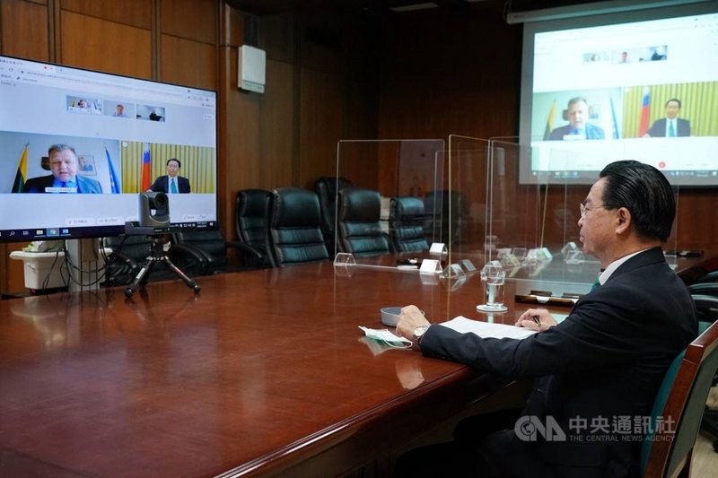 外交部長吳釗燮9日應捷克智庫邀請,視訊參與戰略溝通高峰會。他強調,台灣永遠是國際民主社群最值得信賴的夥伴。(外交部提供)中央社記者游凱翔傳真 110年6月9日
