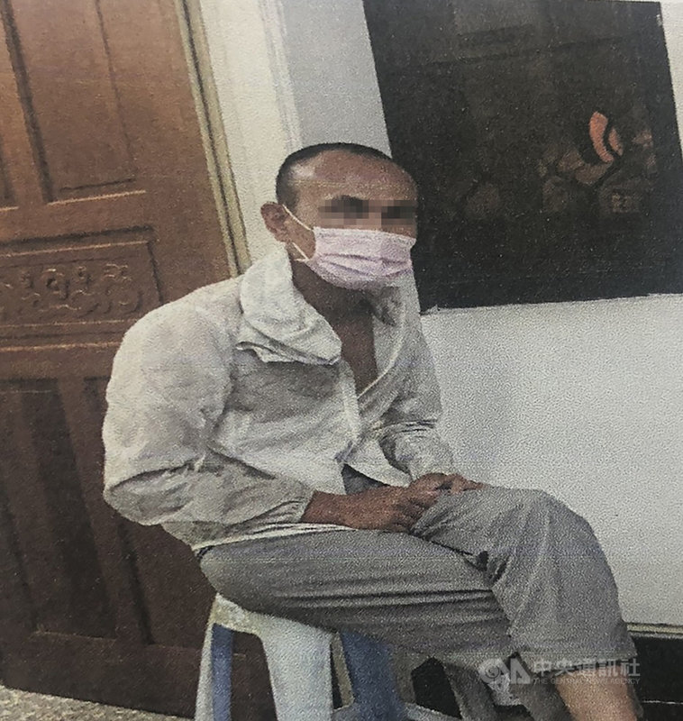 台南市44歲吳姓男子(圖)日前深夜未戴口罩在衛生福利部台南醫院咆哮,且辱罵趕來處理的警員,被捕後更被查出涉嫌犯下竊取小貨車,警方訊後報請市府衛生局開罰,也依妨害公務、竊盜等罪嫌將吳男送辦。(台南市警局提供)中央社記者張榮祥台南傳真 110年6月9日