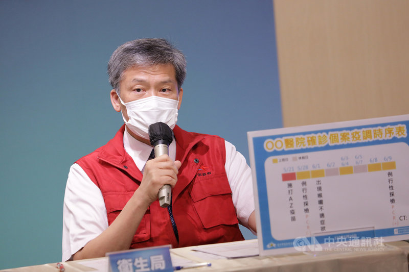 國軍台中總醫院一名護理師確診武漢肺炎,台中市衛生局長曾梓展(圖)10日說,確診護理師曾於5月21日施打AZ疫苗,研判護理師是在院內感染,可能是在操作防護衣更換時遭污染導致。(台中市政府提供)中央社記者郝雪卿傳真 110年6月10日