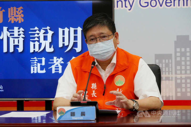 新竹縣長楊文科10日表示,針對某人力仲介業者日前私自移動苗栗具風險移工、變更居住地點,未通報新竹縣政府且拒絕配合提供移工名冊,將依法重罰,後續將按次連續處罰到改善為止。(新竹縣政府提供)中央社記者郭宣彣傳真 110年6月10日