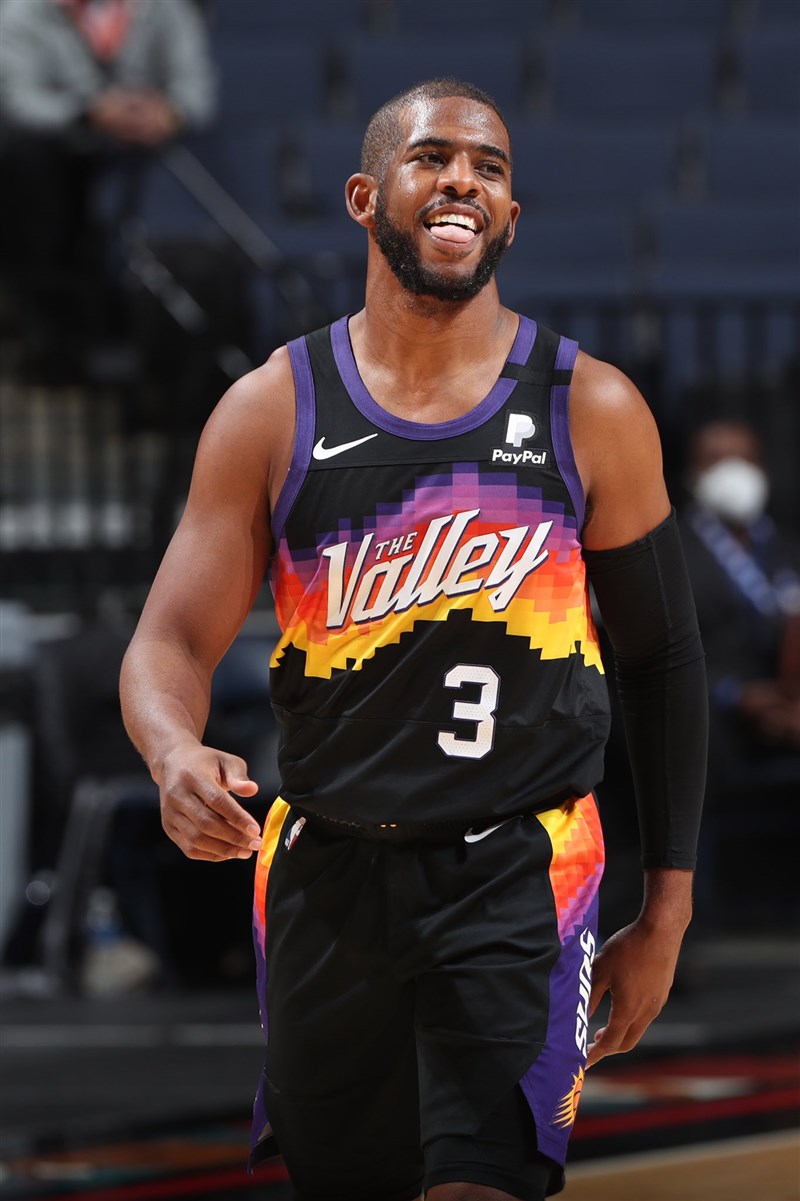NBA鳳凰城太陽隊9日靠保羅(圖)領航,助球隊以123比98擊敗丹佛金塊取得2連勝。(圖取自twitter.com/CP3)