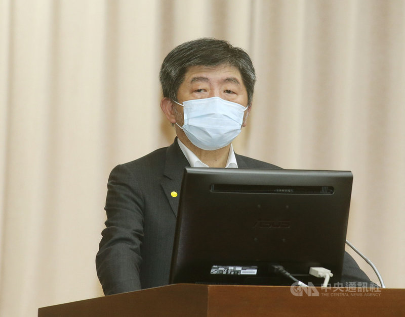 立法院臨時會財政等6委員會聯席會議10日審查行政院函請審議中央政府嚴重特殊傳染性肺炎防治及紓困振興特別預算第3次追加預算案,衛福部長陳時中(圖)等人列席報告並備質詢。中央社記者郭日曉攝 110年6月10日