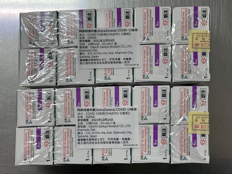 衛生福利部食品藥物管理署11日宣布,日本政府捐贈給台灣近124萬劑AZ疫苗已完成檢驗,正在倉庫封緘準備放行。(食藥署提供)中央社記者張茗喧傳真 110年6月11日