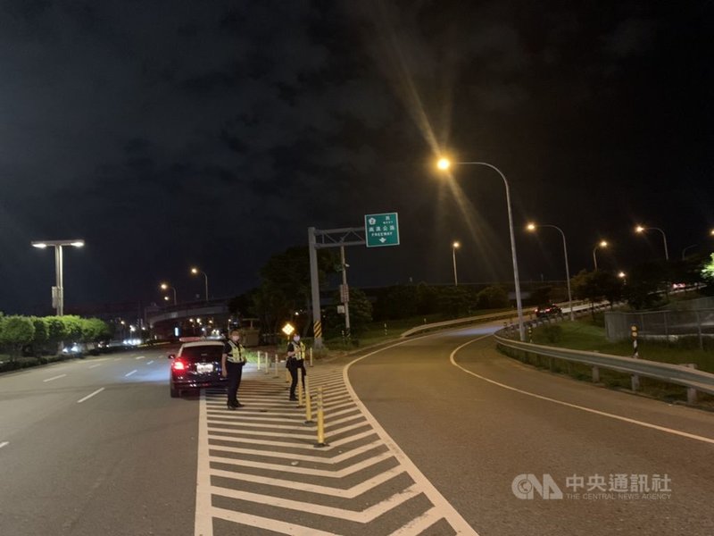國道晚間9時首度啟動嚴格匝道儀控車流減少順暢 生活 中央社cna